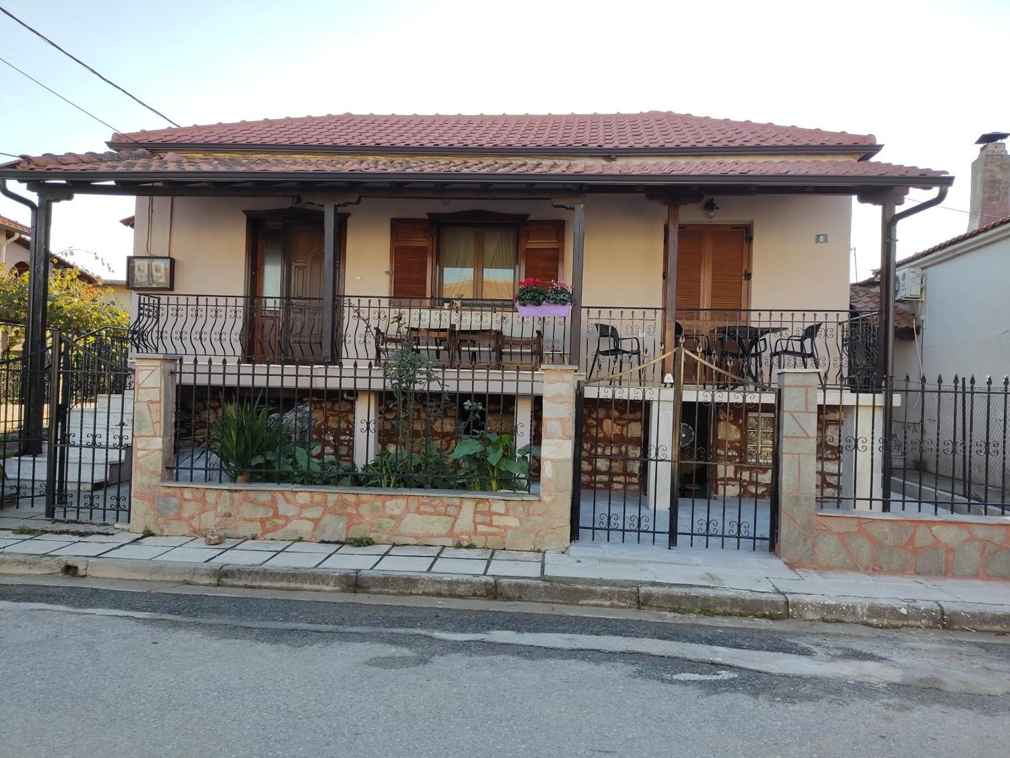 Renovated Apartment 300M From The Sea إيريسوس المظهر الخارجي الصورة